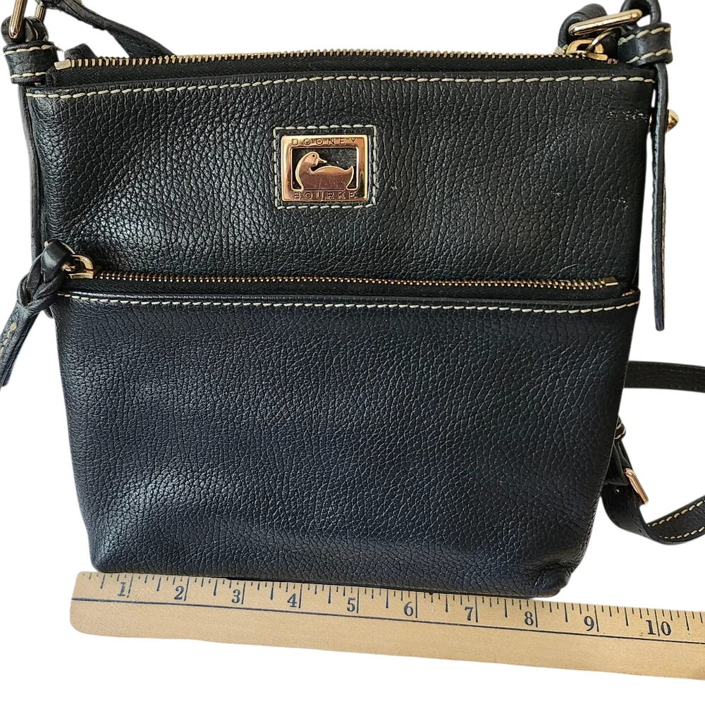 Dooney & Bourke Pebble Grain Black Crossbody Bag Leather Purse Zip‎ Pocket
